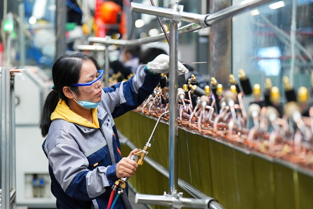 武漢美的暖通工廠 AI質檢革新制冷設備制造，實現產品“下線即合格”